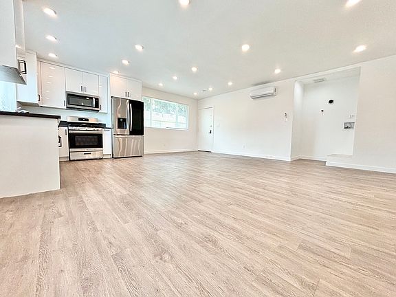 4th image of 1135 S Doheny Dr #4