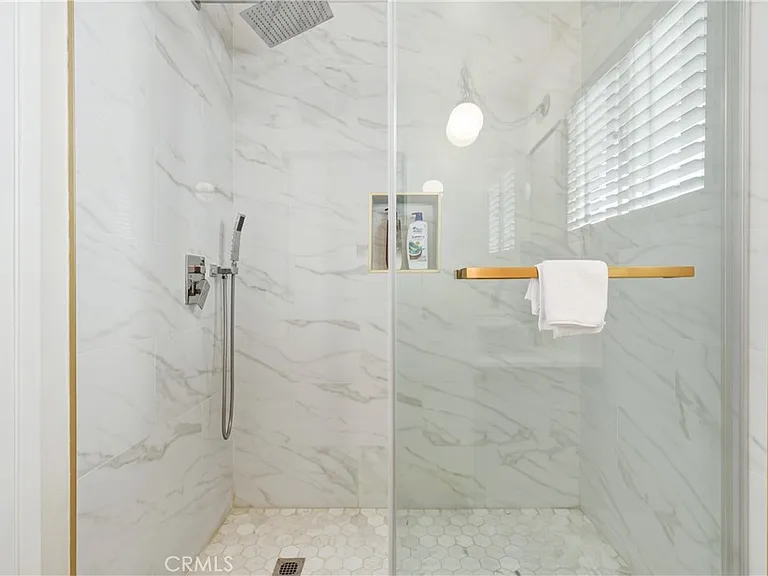 883 Katella St — Photo 34