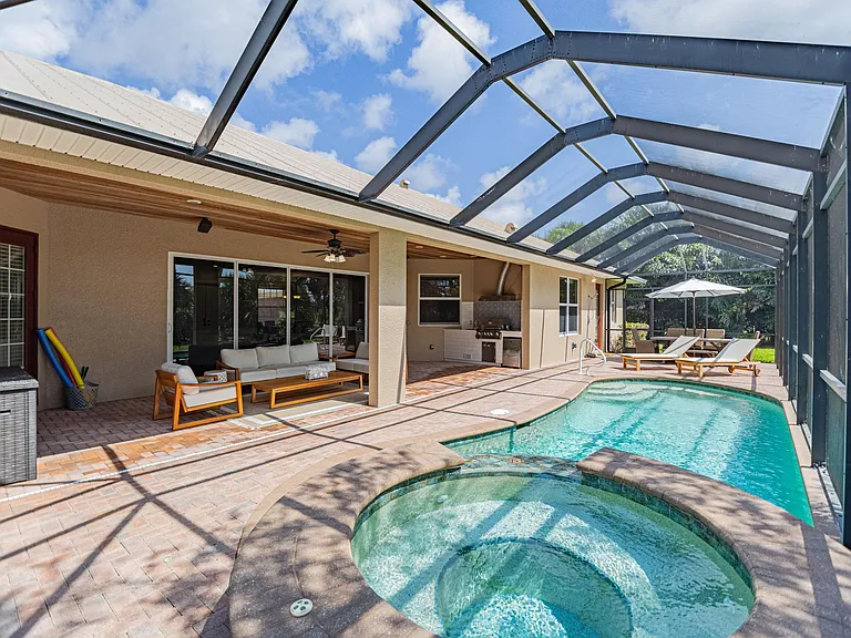 403 Palm River Blvd — Photo 4