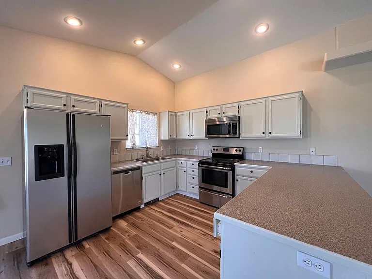 1073 Pepper Ln — Photo 14