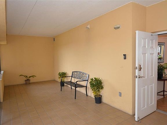 4th image of 225 W Seminole 405 Blvd