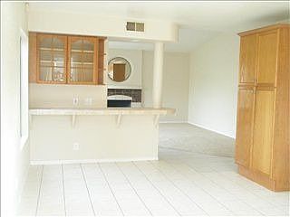 3rd image of 1025 Sendero Ave