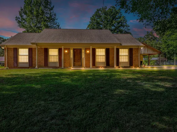 136 Park Cir, New Johnsonville, TN 37134