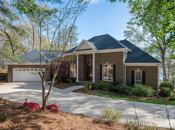 103 Shelter Cove Ln, Mooresville, NC 28117