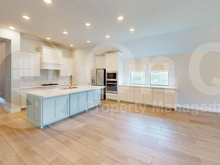 2401 Robin Way — Photo 7