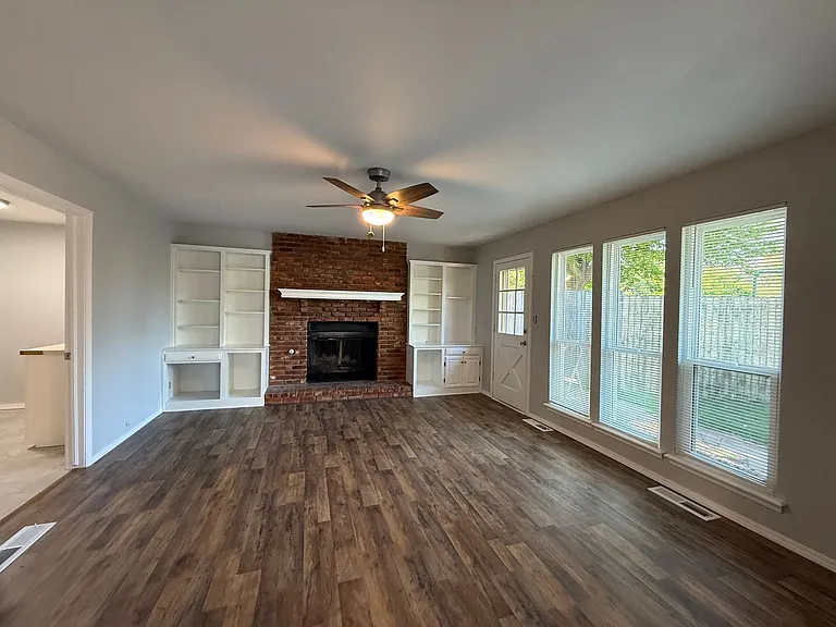 137 E K Pl — Photo 16