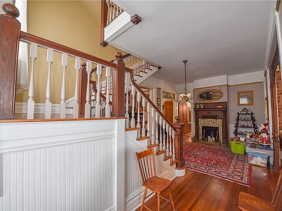 29th image of 507 N Main St