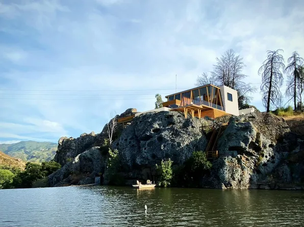 28801 S Lakeshore Dr, Agoura Hills, CA 91301