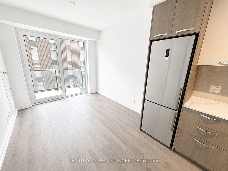 75 James St S #416 — Photo 10