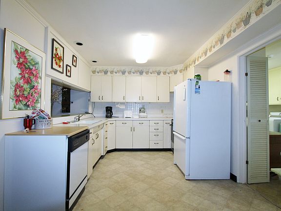 5th image of 306 W Girard Ave