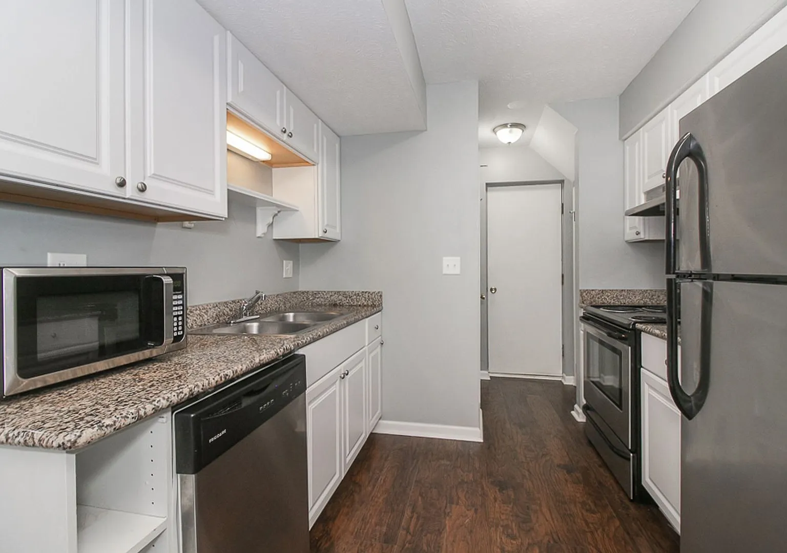 3 Bedroom/2.5 Bath Westlake!! Condo living at it's finest! — Photo 3