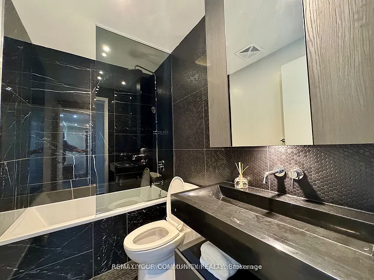 11 Yorkville Ave #2114 — Photo 12