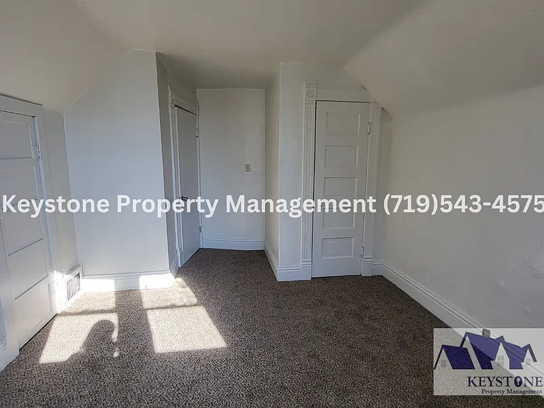 $400 Off Move In Special! Centrally Located 2nd Floor Apartment with 1 Bedroom/1 Bathroom - $800/... — Photo 14