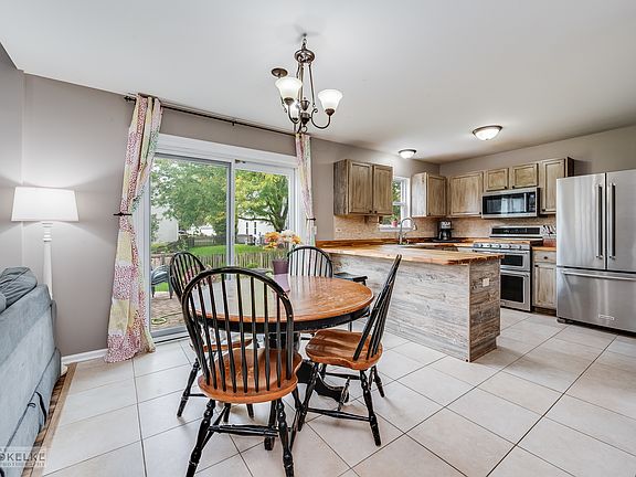 4th image of 5323 Whispering Oaks Dr