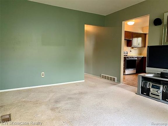 5th image of 120 E Beechdale St