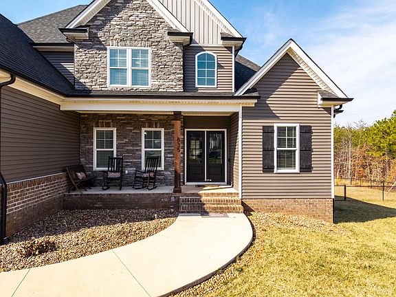 2nd image of 835 Sunset Ridge Dr