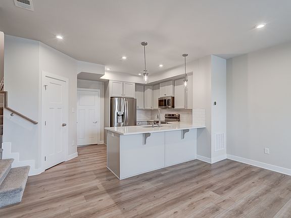 4th image of 12129 Calgary Loop