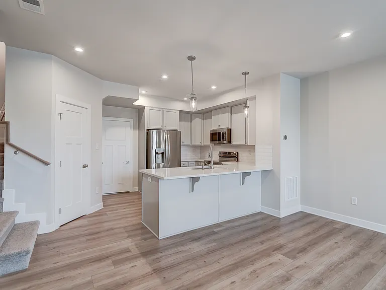 12129 Calgary Loop — Photo 4