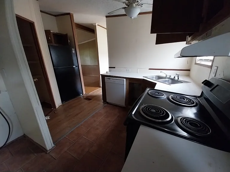 Sunset Ridge MHC — Photo 93