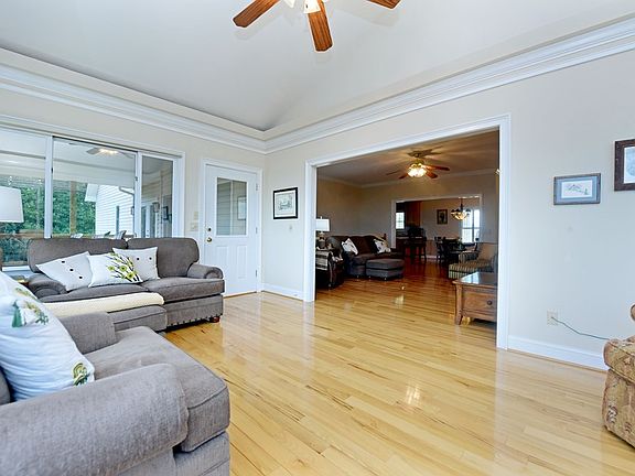 5th image of 237 Terrace Ln