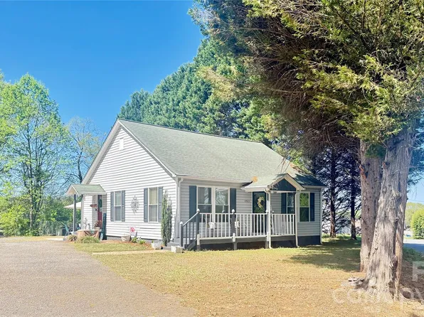 2925 Pine St, Claremont, NC 28610