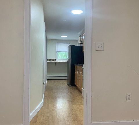 4th image of 52 Lawrence St #10597628