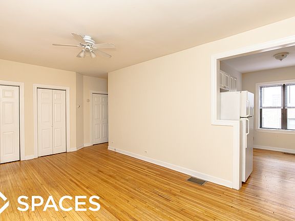 2nd image of 3720 N Pine Grove Ave #3724XW1