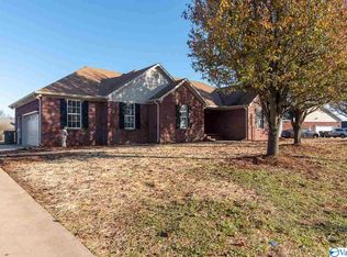 121 Honeycutt Rd, Hazel Green, AL 35750