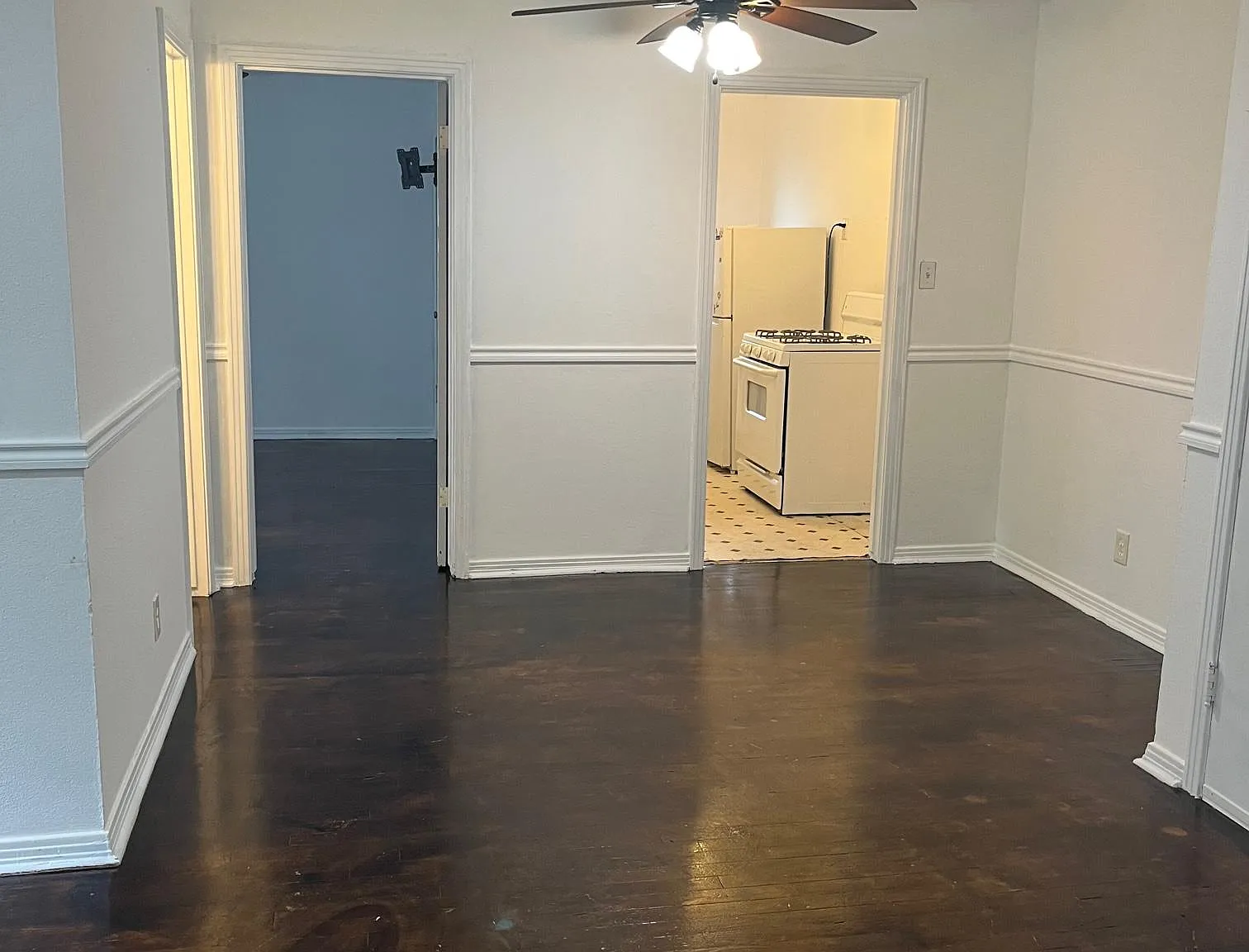1202 La Rue St — Photo 2