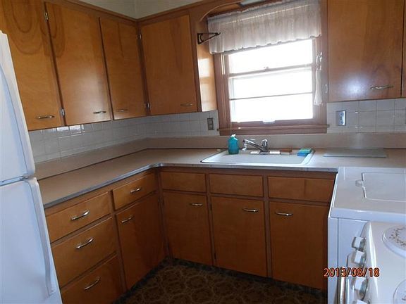 5th image of 1728 N Adams St
