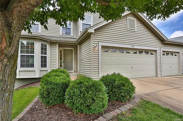 1st image of 335 Cove Landing Dr