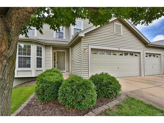 335 Cove Landing Dr photo 1