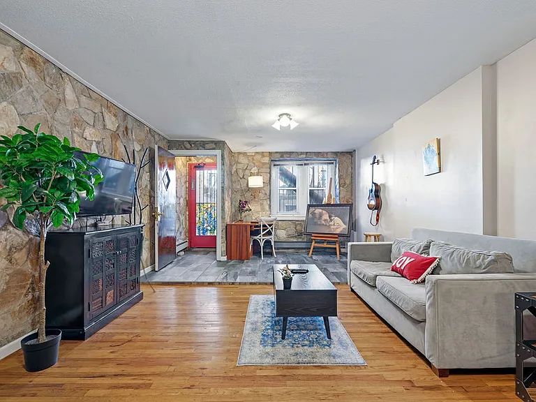 322 W 137th St #GARDEN — Photo 2