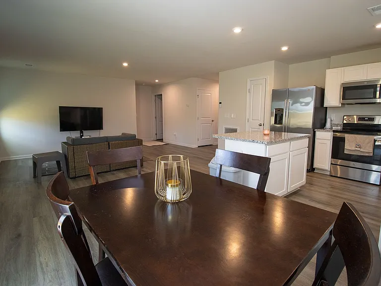 342 Saskatoon Dr — Photo 8