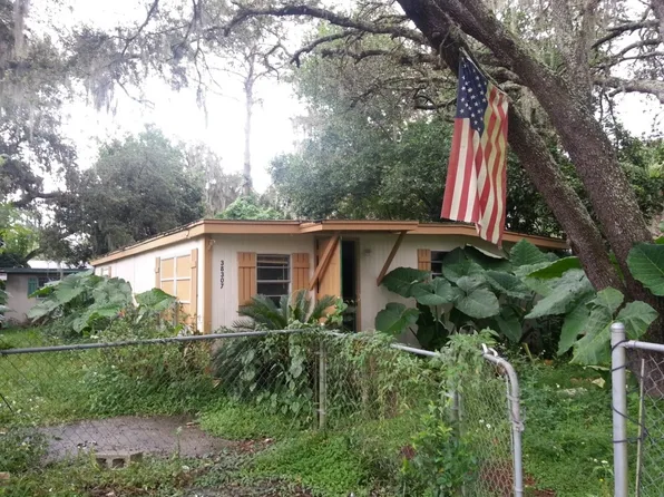 38307 Palm Grove Dr, Zephyrhills, FL 33542