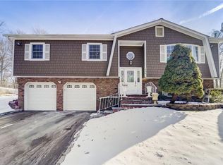 414 Country Ridge Dr, Valley Cottage, NY 10989