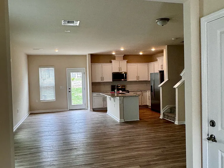 857 McKenzie Park Ter — Photo 3