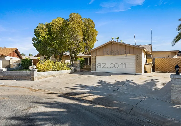 5513 W Waltann Ln — Photo 2