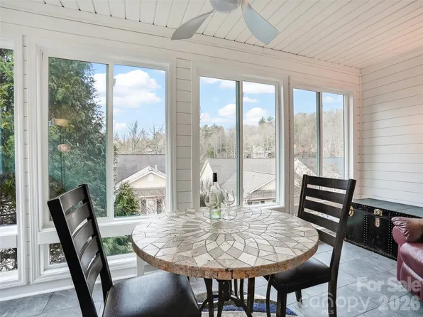 17 Driver Ct, Hendersonville, NC 28739