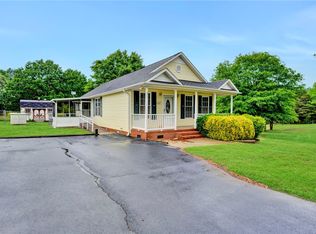 225 Red Hawk Dr, Campobello, SC 29322