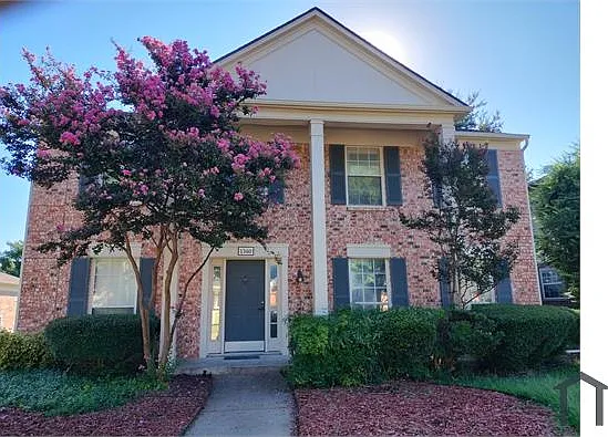 4 bed, 1952 sqft, $3,430 — Photo 1