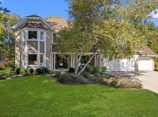 42W046 Retreat Ct, St Charles, IL 60175