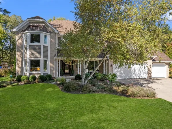 42W046 Retreat Ct, St Charles, IL 60175