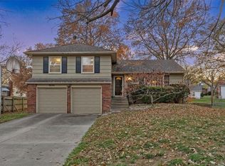 9220 Larsen Dr, Overland Park, KS 66214