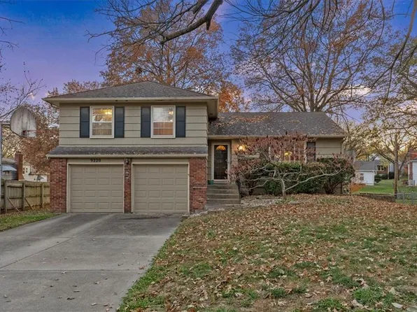 9220 Larsen Dr, Overland Park, KS 66214