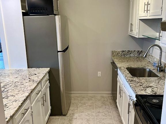 4th image of 1301 N Courthouse Rd APT 1711