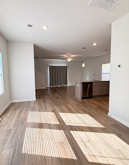 1428 Donhill Dr — Photo 3