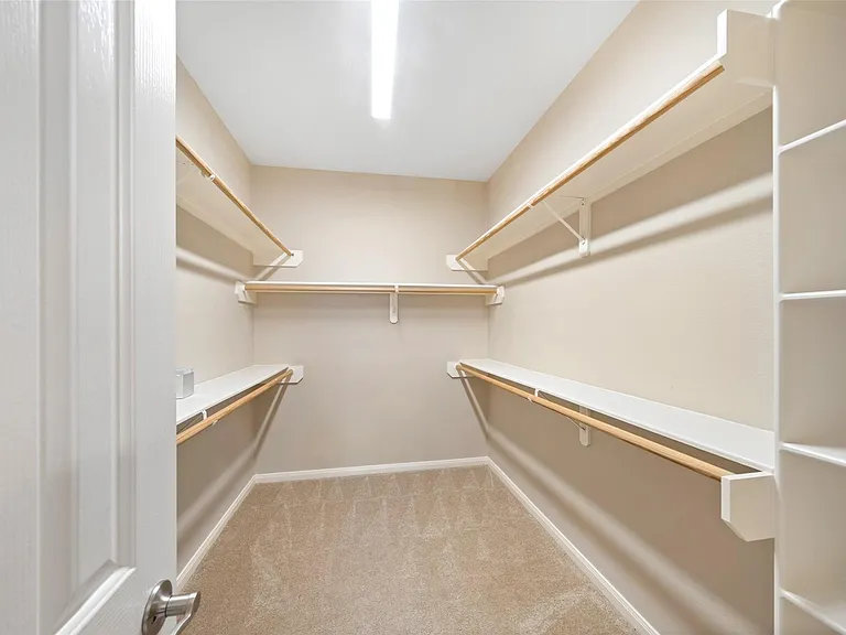 2406 Calumet St — Photo 10