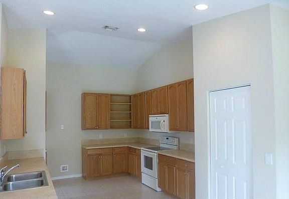 2nd image of 2281 SE Longhorn Ave