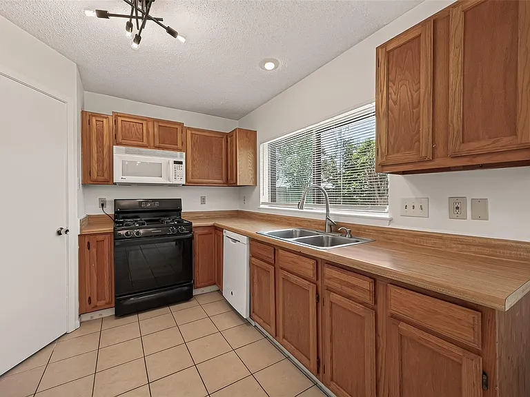 2423 Anthony Hay Ln — Photo 14